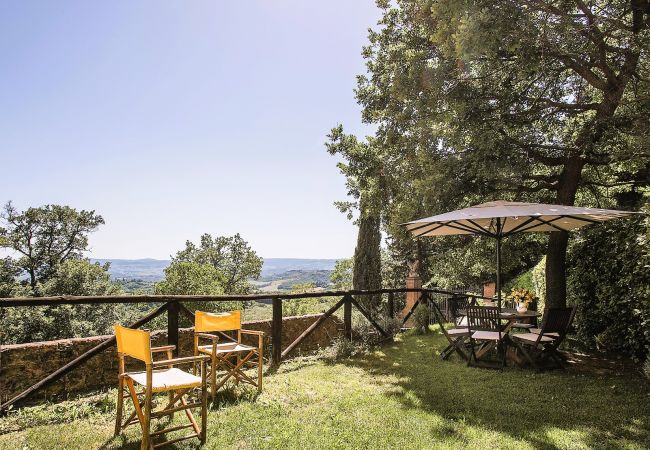 Ferienwohnung in Certaldo - Luxury, Sustainability and Eco Pool in Tower Apt. Ferienwohnung in Certaldo - Luxury, Sustainability and Eco Pool in Tower Apt.