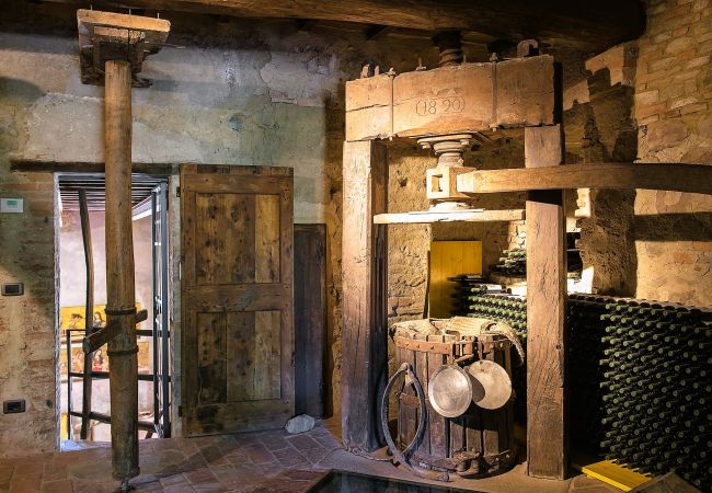 Ferienwohnung in Certaldo - Luxury, Sustainability and Eco Pool in Tower Apt. Ferienwohnung in Certaldo - Luxury, Sustainability and Eco Pool in Tower Apt.