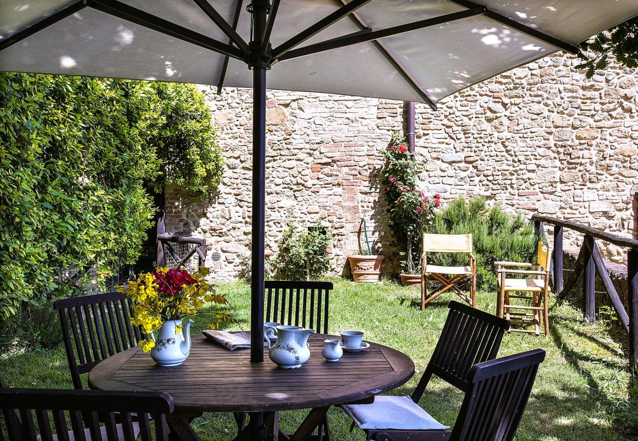 Ferienwohnung in Certaldo - Luxury, Sustainability and Eco Pool in Tower Apt. Ferienwohnung in Certaldo - Luxury, Sustainability and Eco Pool in Tower Apt.