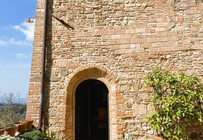 Appartamento a Certaldo - Luxury, Sustainability and Eco Pool in Tower Apt. Appartamento a Certaldo - Luxury, Sustainability and Eco Pool in Tower Apt.