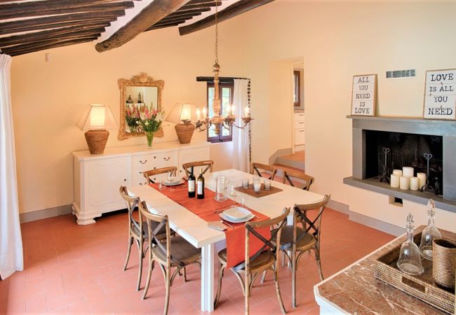 Villa in Castellina in Chianti - Villa in Castellina w. Pool, Garden & Winery Villa in Castellina in Chianti - Villa in Castellina w. Pool, Garden & Winery